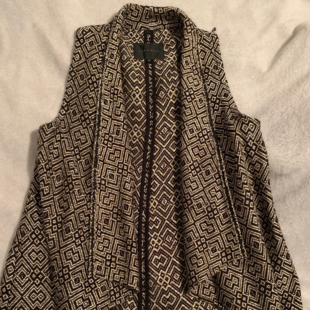 Patterned light dressy jacket vest